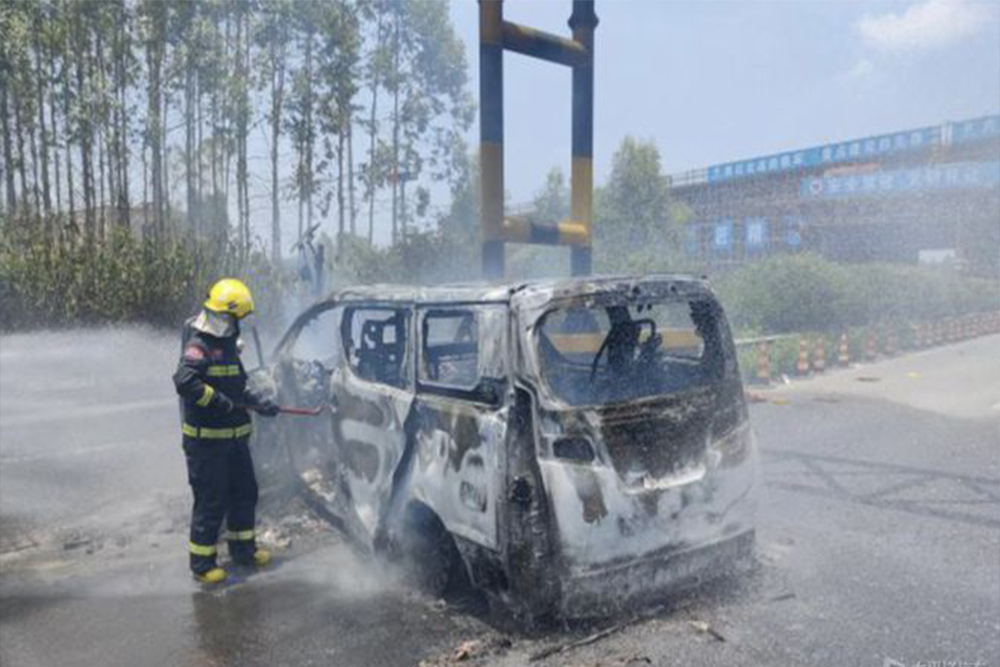 村民骑车撞上供热管道身亡事件，悲剧背后的反思