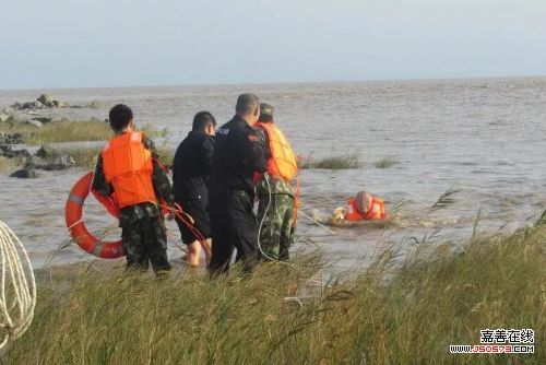 夫妻海上遇险，生死瞬间考验人性真情