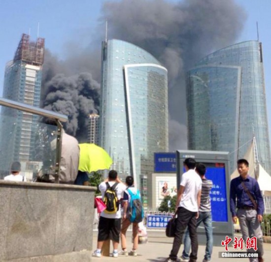 武汉临街楼房起火事件，灾难反思与应对策略